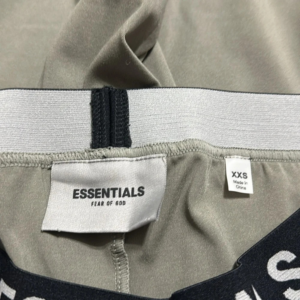 Essentials - Picture 7 of 8